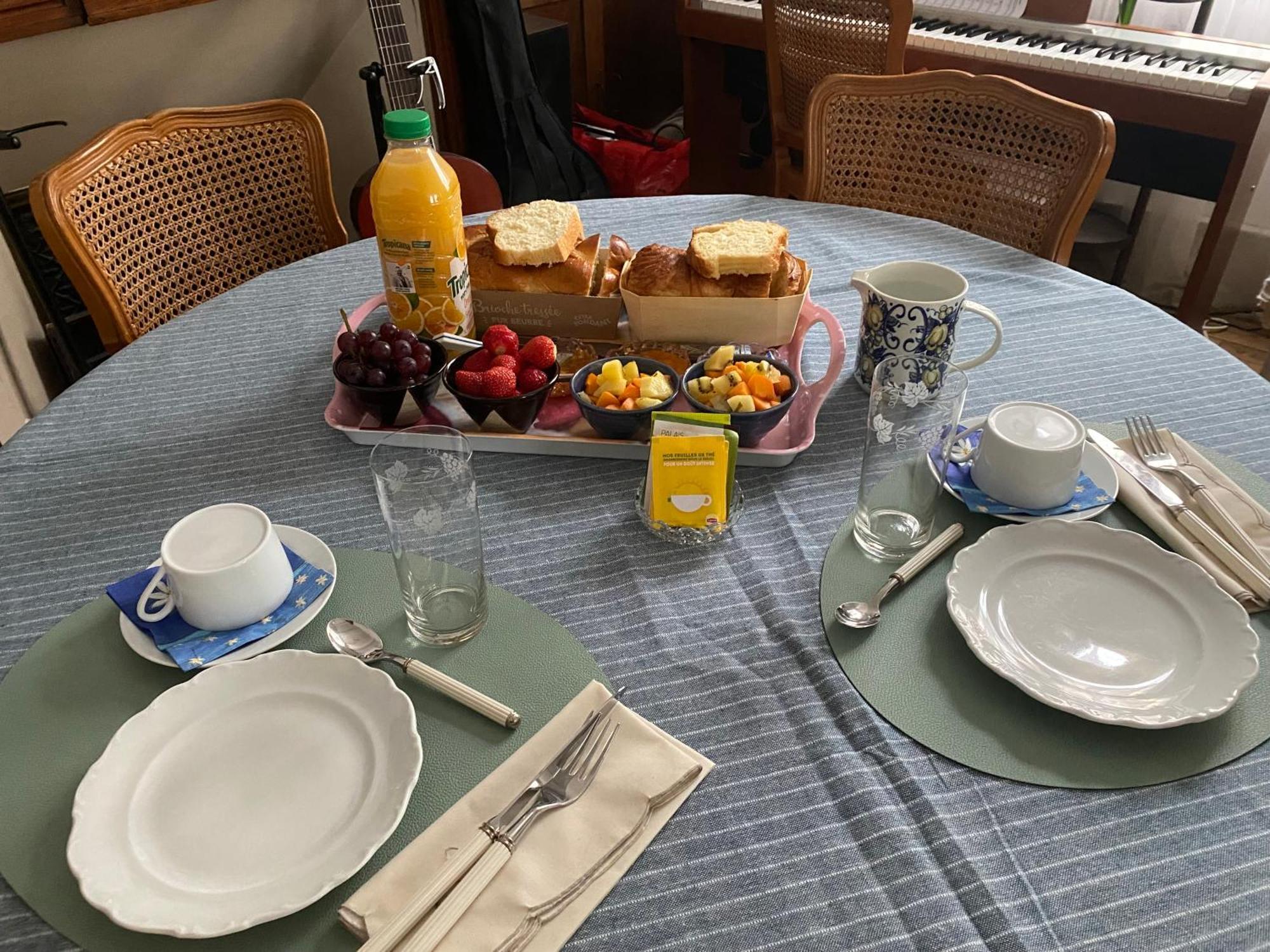 Au Jardin Y Acomodação com café da manhã Moissac Exterior foto